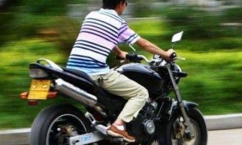 摩托车5年未审，后果与应对措施