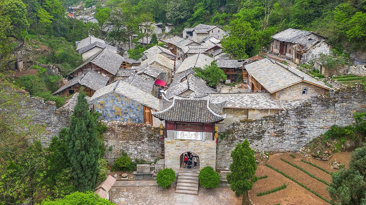 贵州安顺的云峰八寨，这里是屯堡文化之乡，云山屯和本寨颇具特色