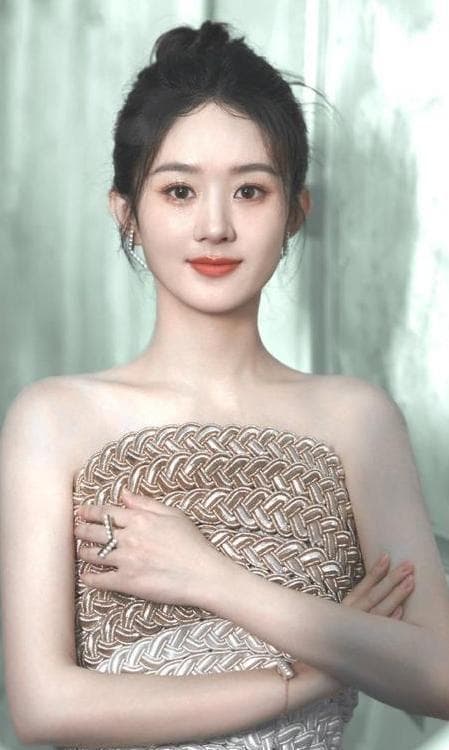 “内娱活人”赵丽颖深夜回怼，“顶流们”的遮羞布被扯，好评不断