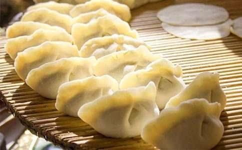 饺子调馅四大技巧：从补水到拌油的完整指南