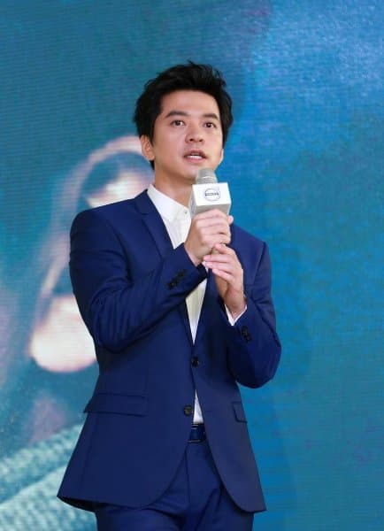 李健《假如爱有天意》歌词解析：叩响心灵深处，传递爱情精髓