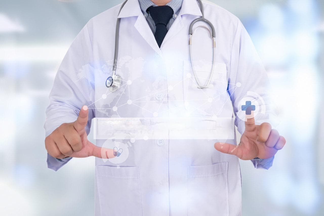 简述三偏综合征的病因及临床表现