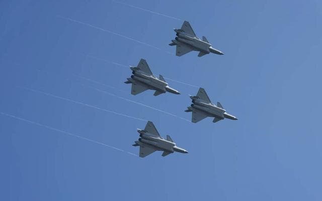 歼20首飞14周年：从“黑丝带”到“银河战舰”的蜕变
