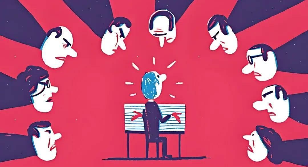 心理学上有一个词叫：敌意化投射