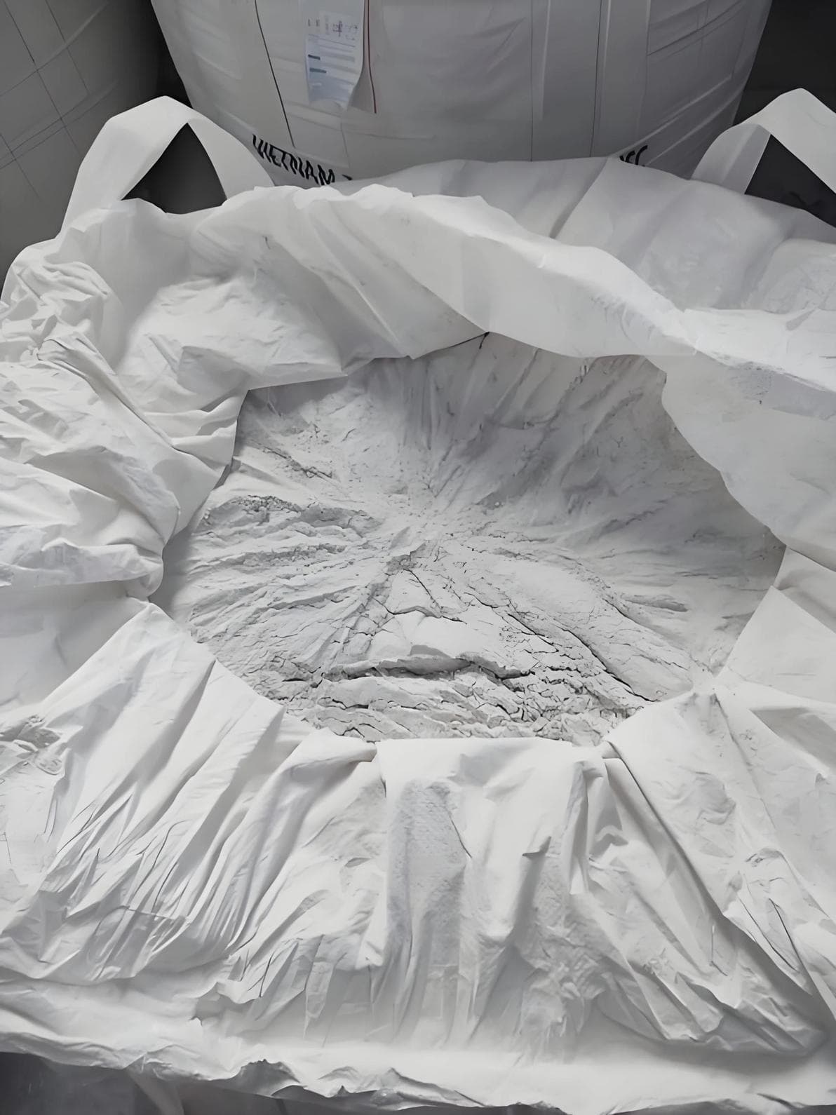 熟石灰（氢氧化钙）：化学特性与多领域应用解析