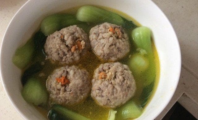 蟹黄狮子头：一道秋季必吃的传统美食