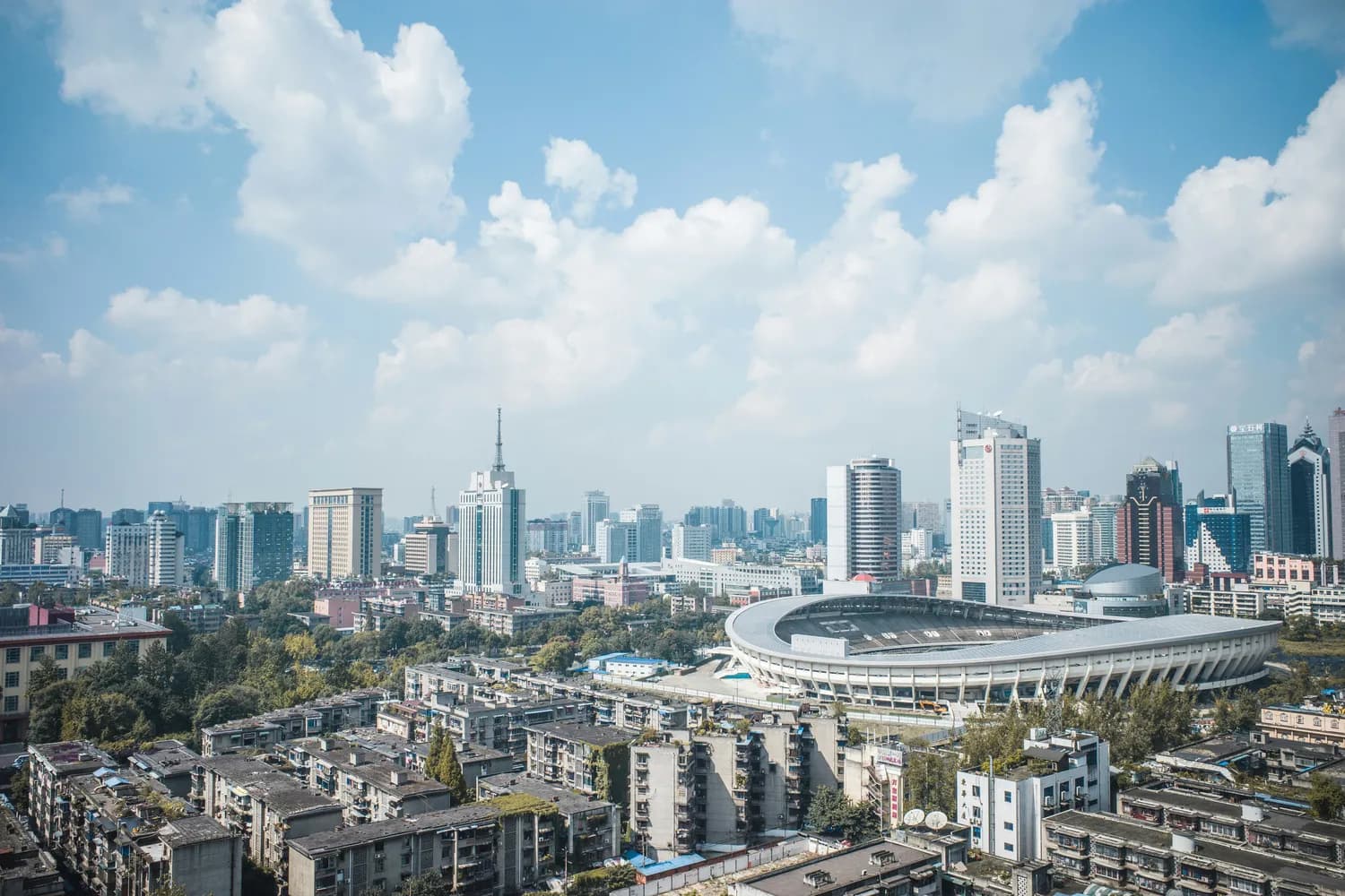 成都数字化转型激发民营经济活力，辰显光电10月建成投产