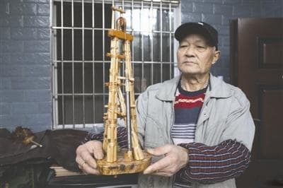 自贡74岁老盐工打造微观古盐场 立体再现传统盐井技艺