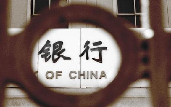 在金融领域如何实现稳健收益？这种稳健收益的实现方式有哪些局限性？