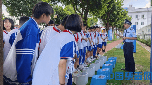 广州白云组织中学师生参观广东省第三强制隔离戒毒所