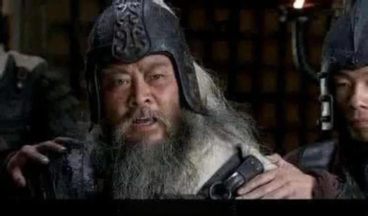 赤壁之战时，为何是黄盖来诈降曹操，多疑的曹操为何会相信黄盖？