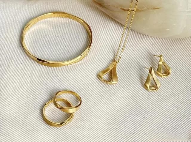 当代年轻人黄金选购指南：工艺、保值与穿搭的轻量化美学