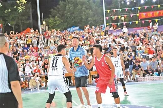 王治郅现身广西万村篮球赛，助力“村BA”点燃夏日狂欢夜
