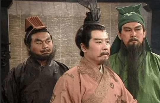 关羽一生只斩杀了两员大将：文丑、华雄并非关羽所杀，凶手是谁