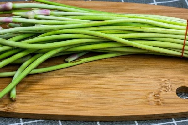 蒜苔的功效与作用、禁忌和食用方法