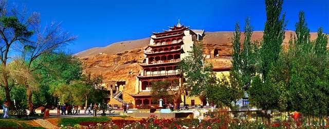 莫高窟领衔，敦煌十大景点展现千年文化魅力
