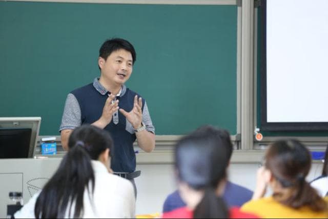 各省教师平均工资出炉，部分省市年收入超6位数，你拖后腿了吗？