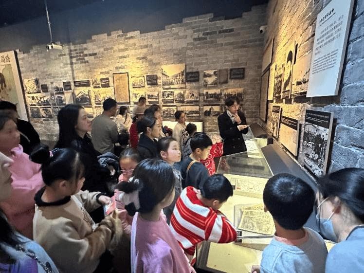辛亥馆迎新活动：孩子诵读孙中山就职誓词