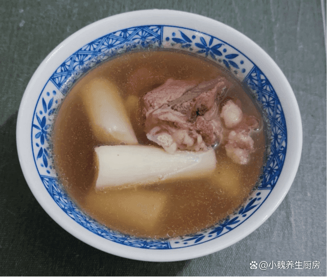 春季养生新选择：淮山药赤小豆猪骨汤，暖胃祛湿，乐享健康美味！