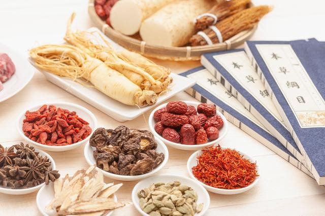 中医饮食调理：四道滋补食谱的制作方法与功效解析