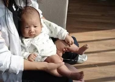 别再给宝宝把屎把尿了！这样做反而害了孩子