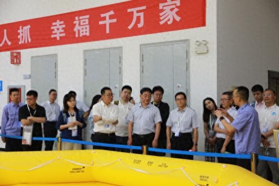 揭秘国产战机最后一道安全防线！深度体验战斗机弹射座椅的生产与运用