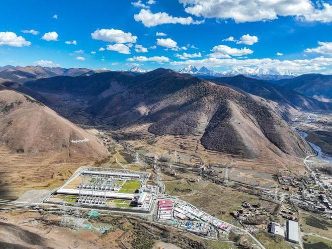 我国首个高海拔特高压交流工程投产 西南电网主网架提升至1000千伏