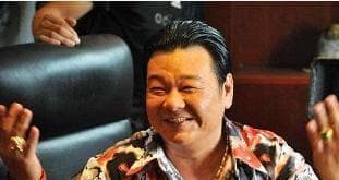 俗语：“穷人乍富，挺胸凸肚”，是什么意思？暴发户都是这样吗？