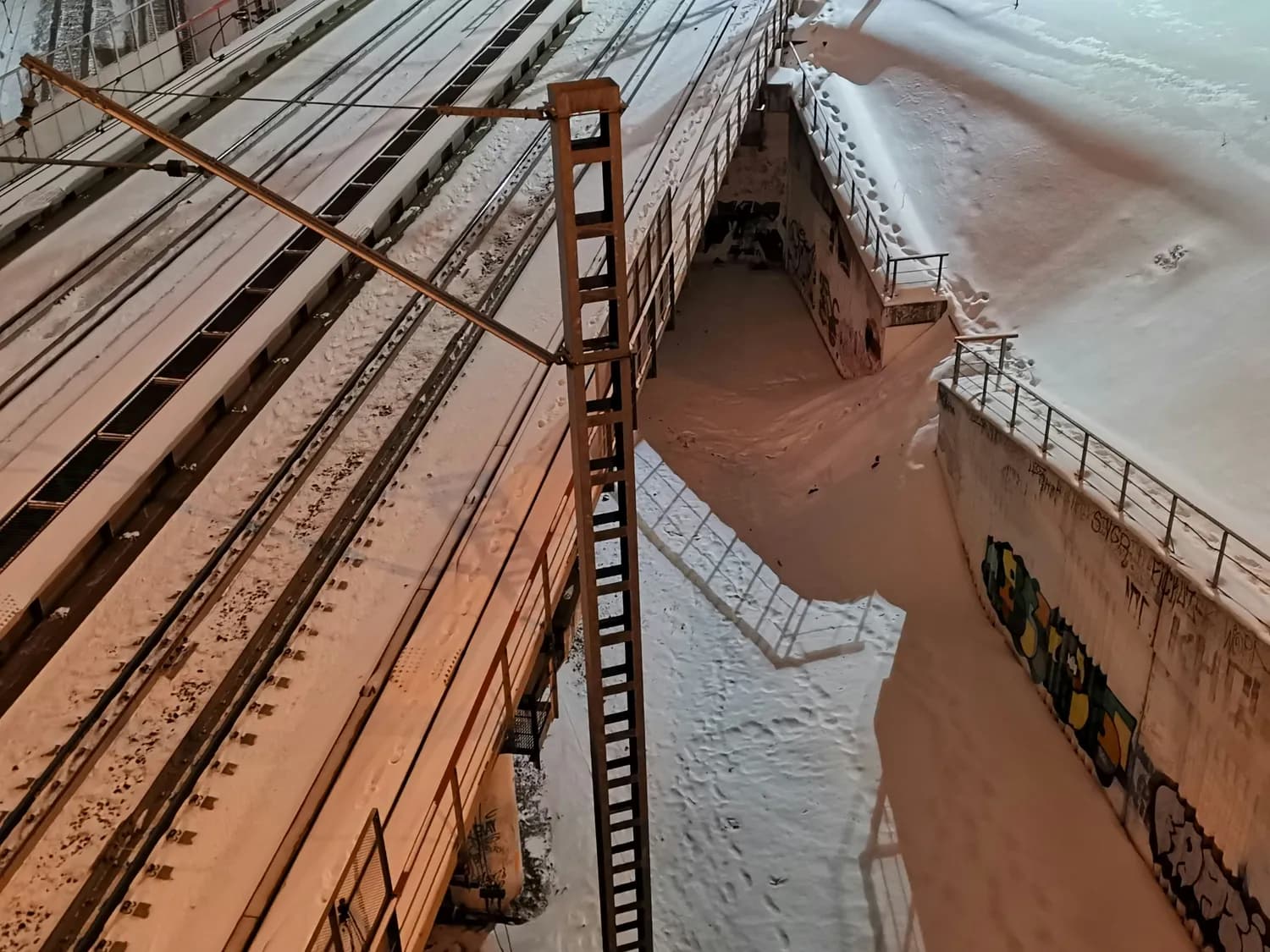 《和平精英》冰河禁区高手进阶教程：雪地车与铁爪的完美配合