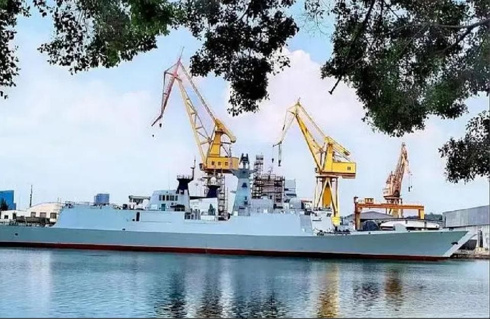 新054A型护卫舰：装上100毫米“馒头炮”，舰尾甲板延长容纳直-20