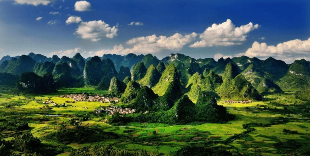 喀斯特地貌与玄武岩：地球表面的地质奇观