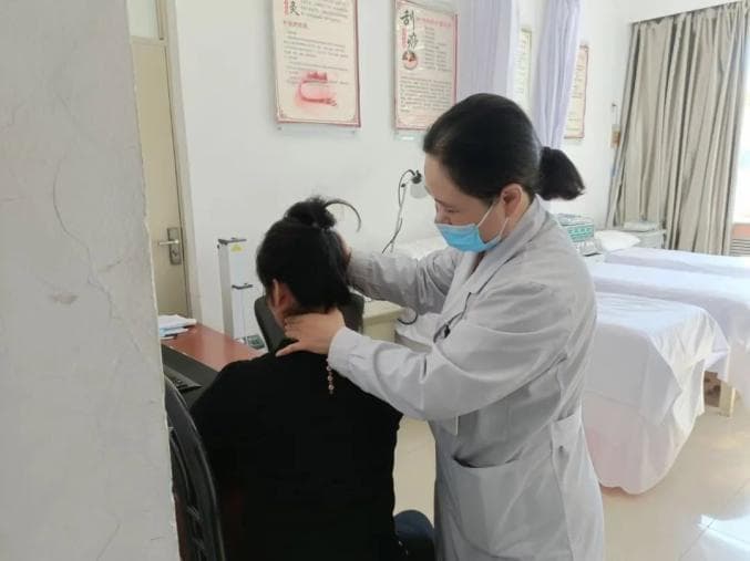 秋冬季节老年人养生指南：医生建议这样吃穿住行