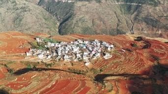 云南落霞沟：红土地上的自然与人文交融