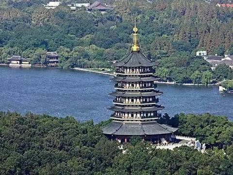 杭州雷峰塔旅游攻略：历史传说与必游景点详解