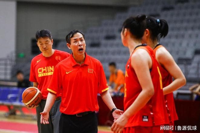 探讨中国篮球与世界的差距：前国家女篮主教练许利民的见解
