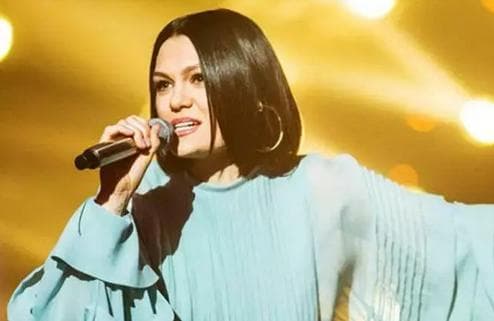 “结石姐”Jessie J：从英国神童到《我是歌手》歌王的音乐之旅
