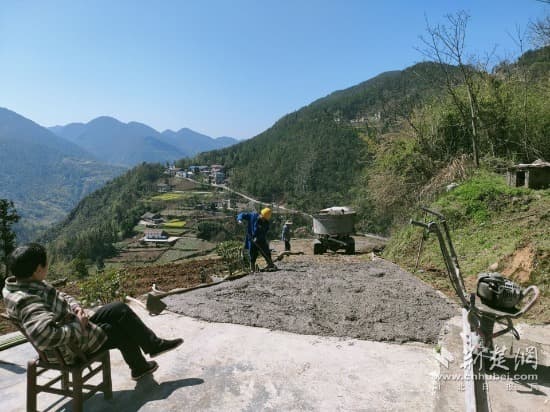 恩施公路：硬化入户路 拓宽幸福路