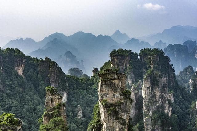 张家界旅游必去六景：三千奇峰到古镇夜色