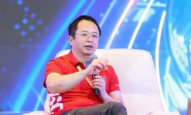 传奇人物红衣教主周鸿祎：互联网变革的推动者与争议的中心