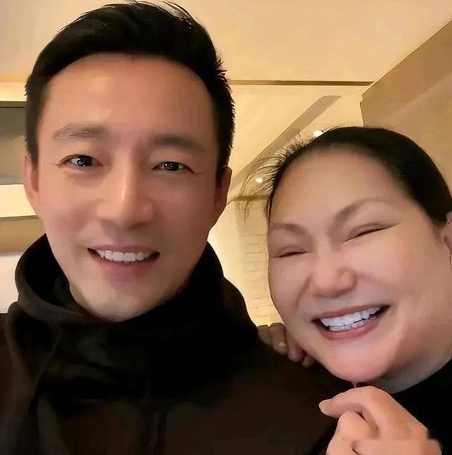 汪小菲公开孩子对Mandy的称呼，引发热议