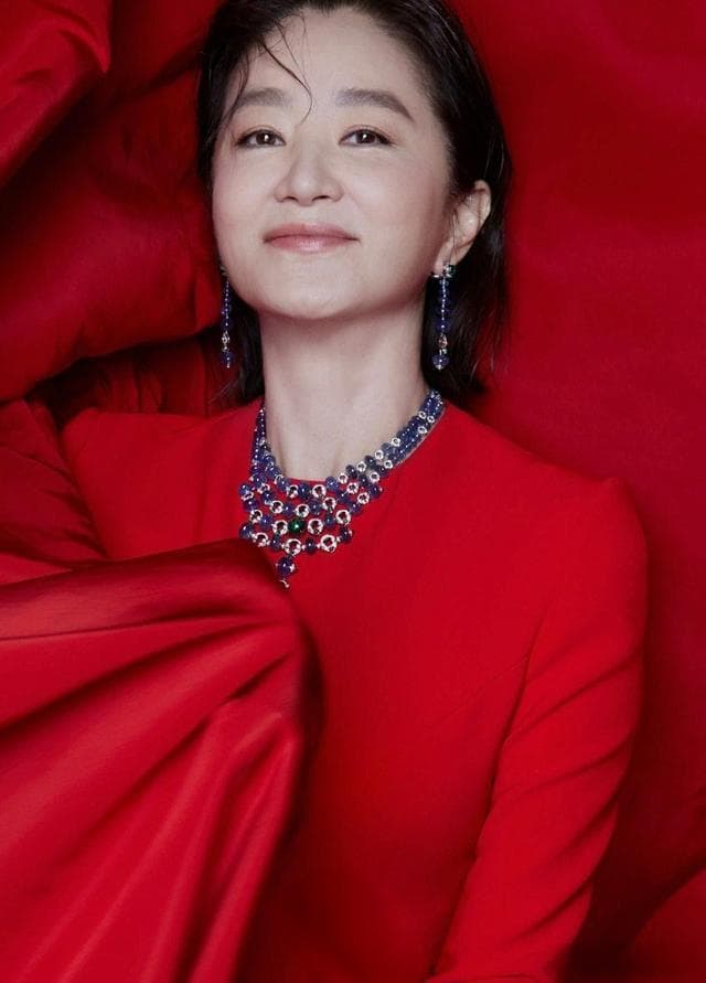 林青霞饰演的东方不败：武侠经典背后的绝世秘籍与传奇故事