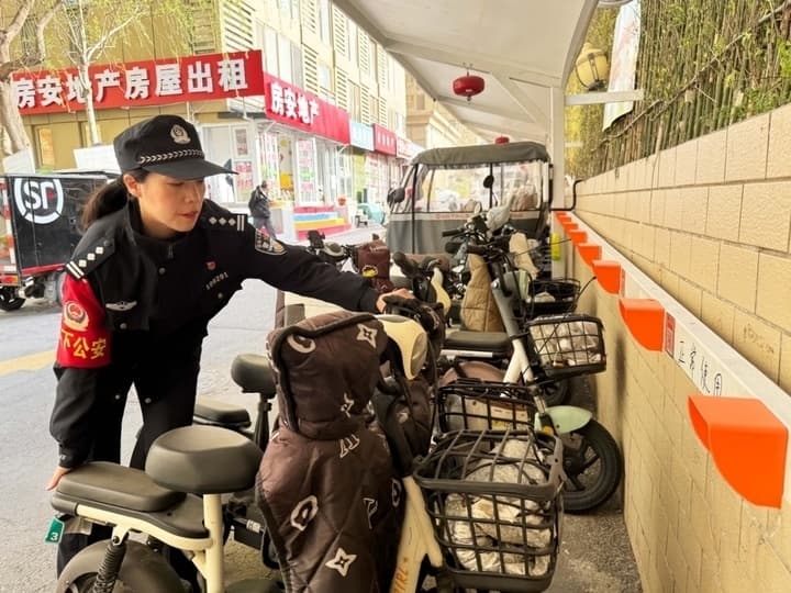 民警杨杨：十年见证一个社区的华丽转身
