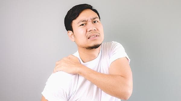 肩胛骨疼痛的真相：是劳累过度还是潜在疾病预警？