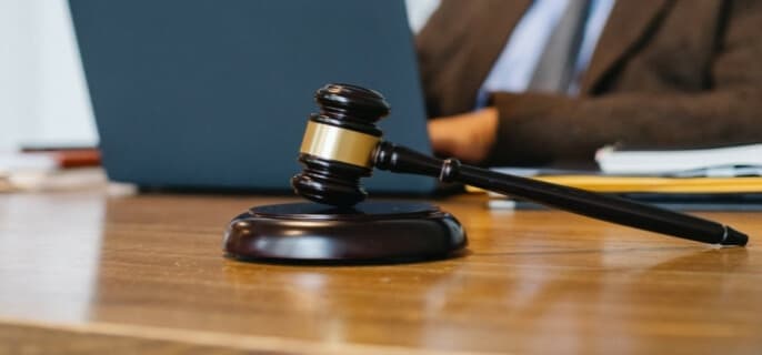 判缓刑能否去外地工作？法律专家详解相关规定