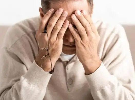 男性衰老的四大标志：口臭、腹部增大、听力下降和肺活量减小