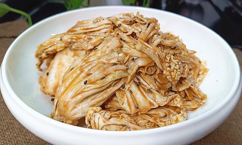乾隆白菜的做法很简单，好吃的关键就是这个酱料汁的制作