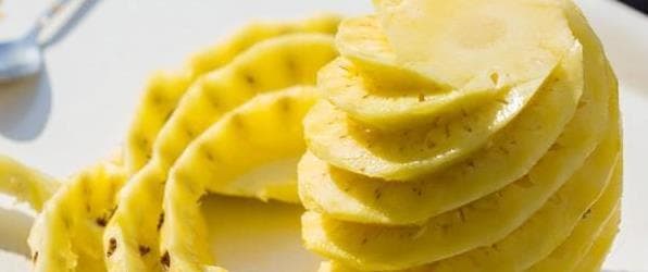 菠萝泡盐水，竟能改善口感？背后原理让人惊讶，食用更健康！