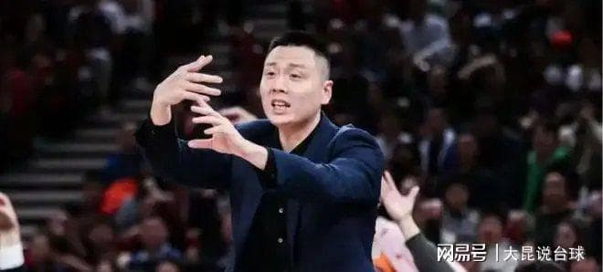 辽宁男篮险胜上海，杨鸣对卢伟赞不绝口，这又是为什么