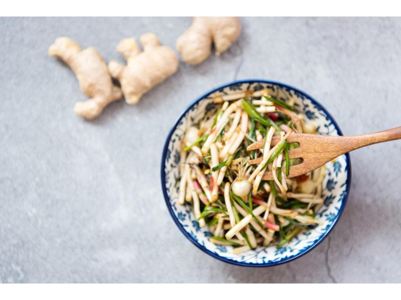 鱼腥草的功效与食用方法：春季止咳润肺的自然疗法