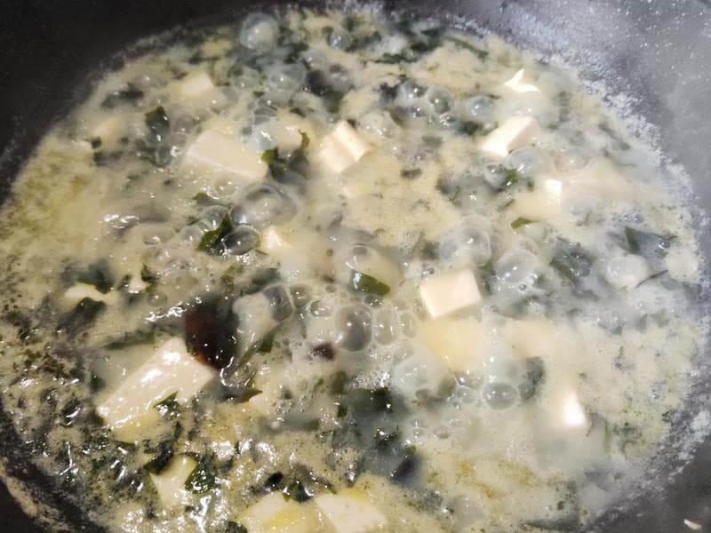 五道特色美食制作教程：从食材到步骤，简单易学
